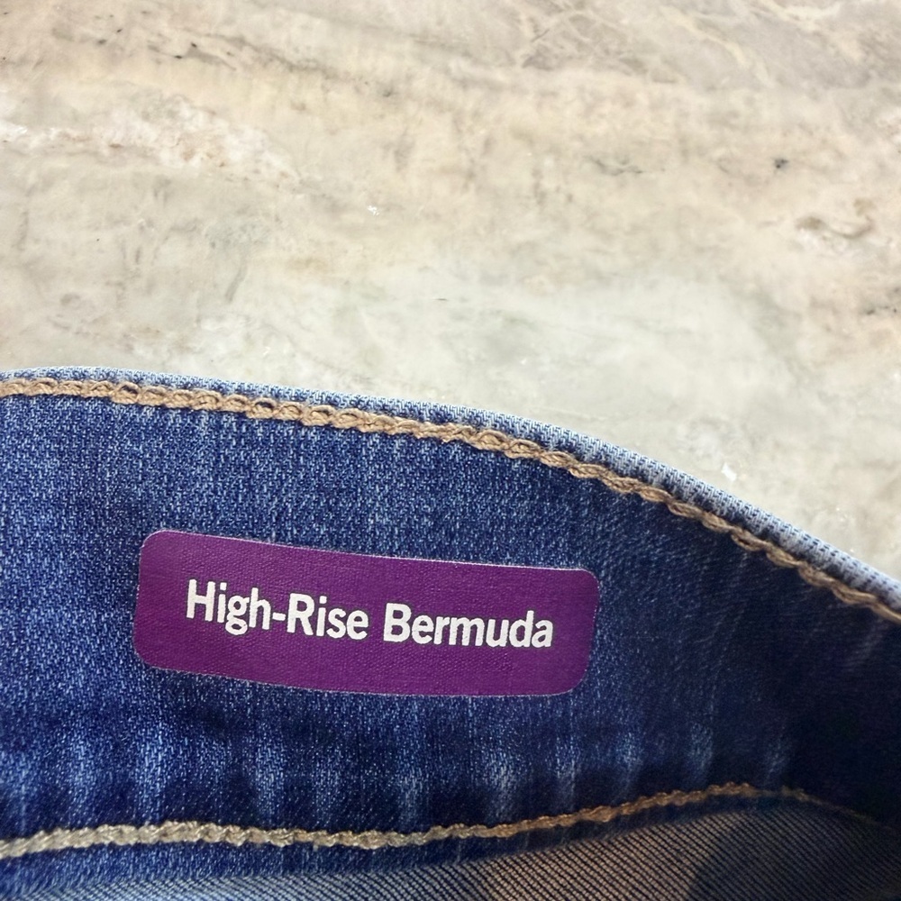 Gloria Vanderbilt Shape Effect High Rise Bermuda Shorts Size 12 Light Wash - Picture 4 of 11
